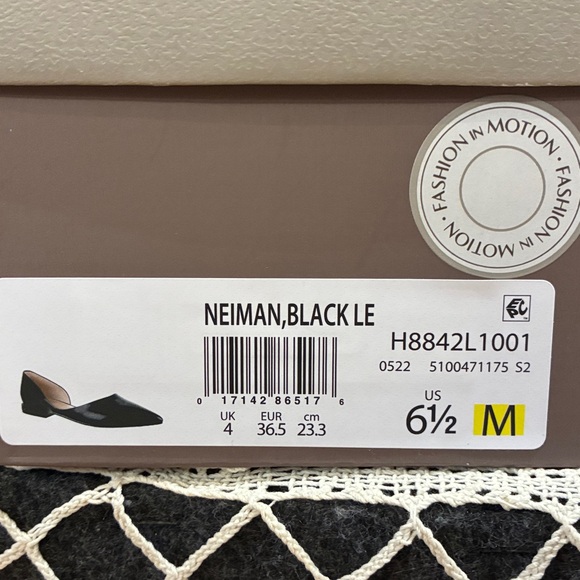 Franco Sarto Neiman Black Pointed Flats, 6.5 - Picture 8 of 8